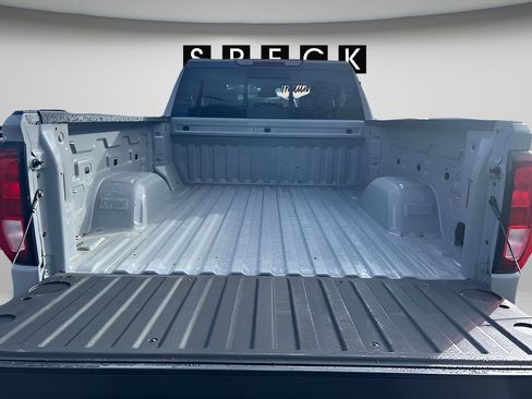 Used 2025 GMC Sierra 1500 SLE w/ Preferred Package AWD/4WD image 9