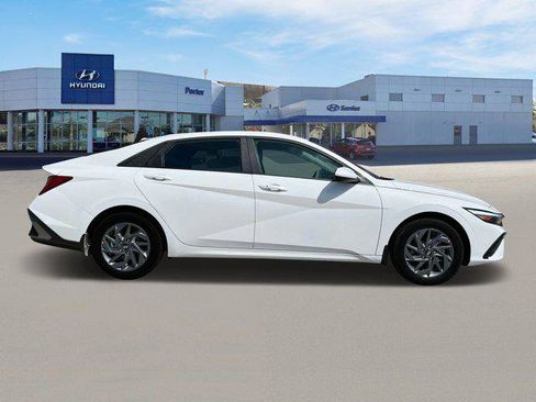 New 2025 Hyundai Elantra SEL image 9