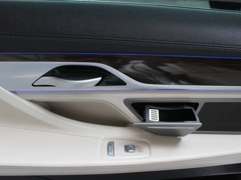 Used 2022 BMW 740i xDrive AWD/4WD image 16