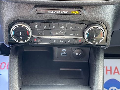 Used 2022 Ford Escape SE w/ SE Sport Appearance Package image 26