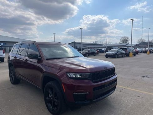 Used 2025 Jeep Grand Cherokee L Limited w/ Black Appearance Package image 3