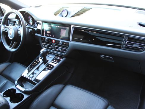 Certified 2023 Porsche Macan S image 27