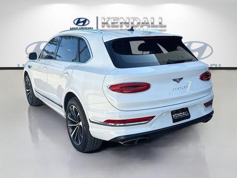 Used 2023 Bentley Bentayga AWD/4WD image 4