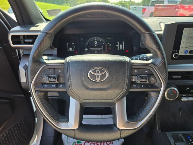 Used 2025 Toyota 4Runner SR5 AWD/4WD image 32