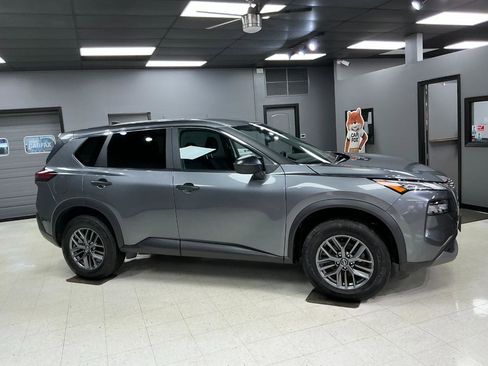 Used 2023 Nissan Rogue S image 9