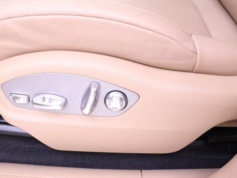 Used 2025 Porsche Macan image 17