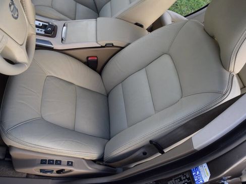 Used 2011 Volvo XC70 3.2 w/ Premium Pkg image 36