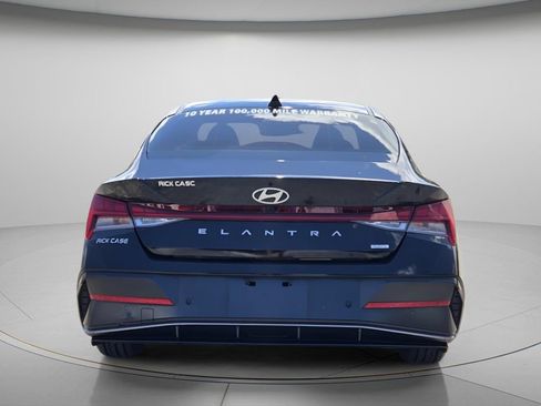 Certified 2024 Hyundai Elantra Limited FWD image 6