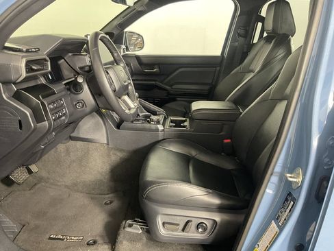 Used 2025 Toyota 4Runner Limited AWD/4WD image 18