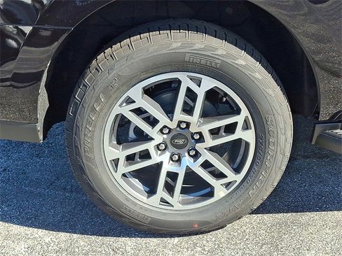 New 2025 Ford Expedition Active image 5