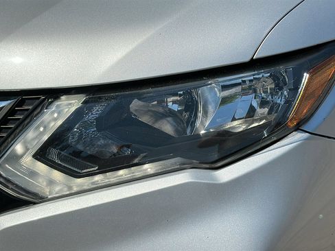 Certified 2018 Nissan Rogue SV w/ Premium Package AWD/4WD image 4