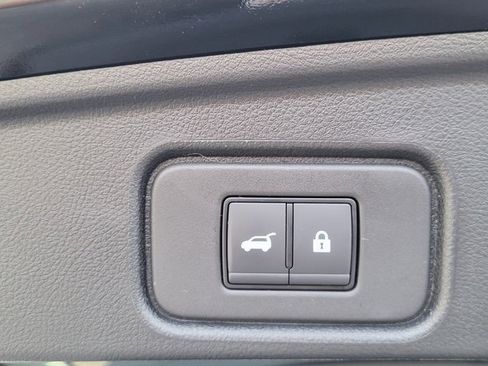 Used 2025 Nissan Pathfinder SV image 5