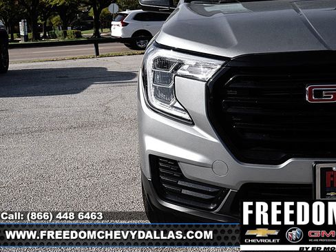 Used 2024 GMC Terrain SLE w/ Driver Convenience Package image 42