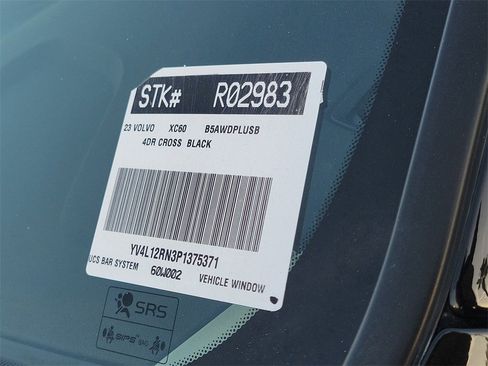 Used 2023 Volvo XC60 B5 Plus image 28