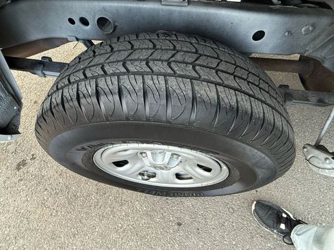 Used 2018 Nissan Frontier S image 28