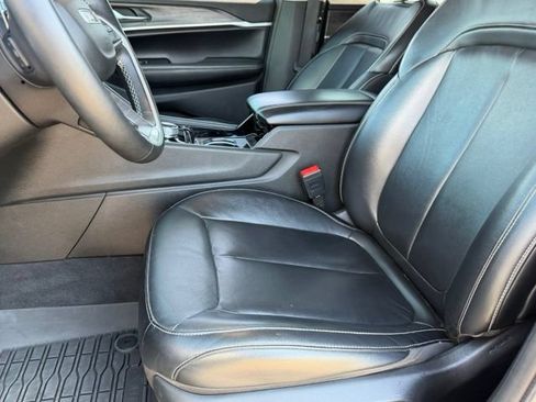 Used 2021 Jeep Grand Cherokee L Limited RWD image 13
