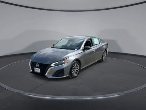 Used 2025 Nissan Altima 2.5 SV FWD image 4