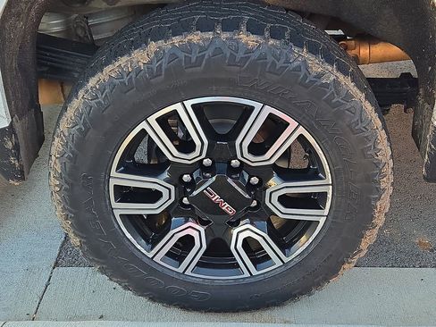 Used 2022 GMC Sierra 2500 AT4 w/ AT4 Preferred Package image 5