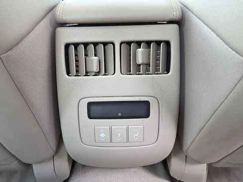 Used 2011 Cadillac DTS Luxury image 35