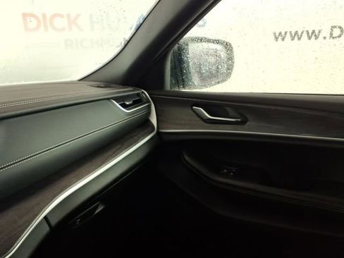 Used 2024 Jeep Grand Cherokee L Limited image 23