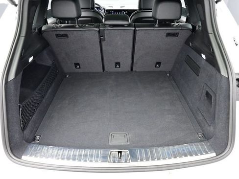 Certified 2025 Porsche Cayenne AWD/4WD image 16