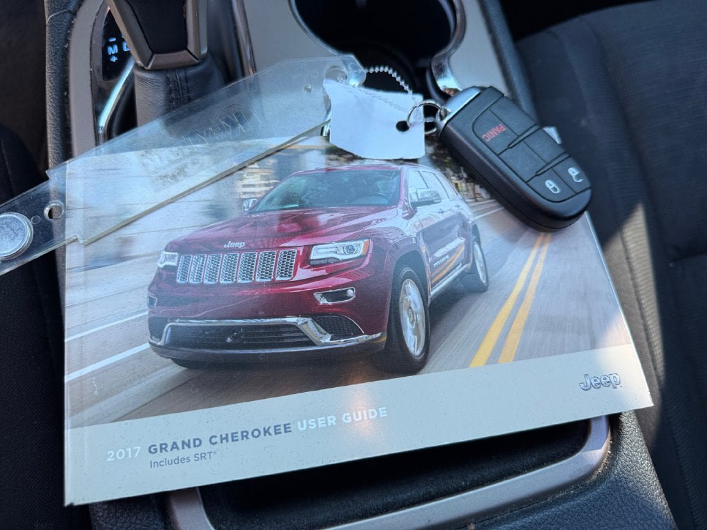 Used 2017 Jeep Grand Cherokee Laredo w/ Quick Order Package 23E AWD/4WD image 31