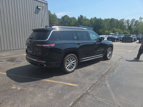 Used 2022 Jeep Grand Cherokee L Summit w/ Luxury Tech Group V AWD/4WD image 3