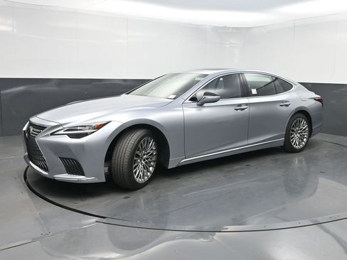 Used 2024 Lexus LS 500 RWD image 22