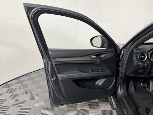 Used 2023 Alfa Romeo Stelvio Ti image 15