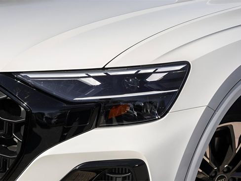 Used 2025 Audi Q8 Premium Plus image 3