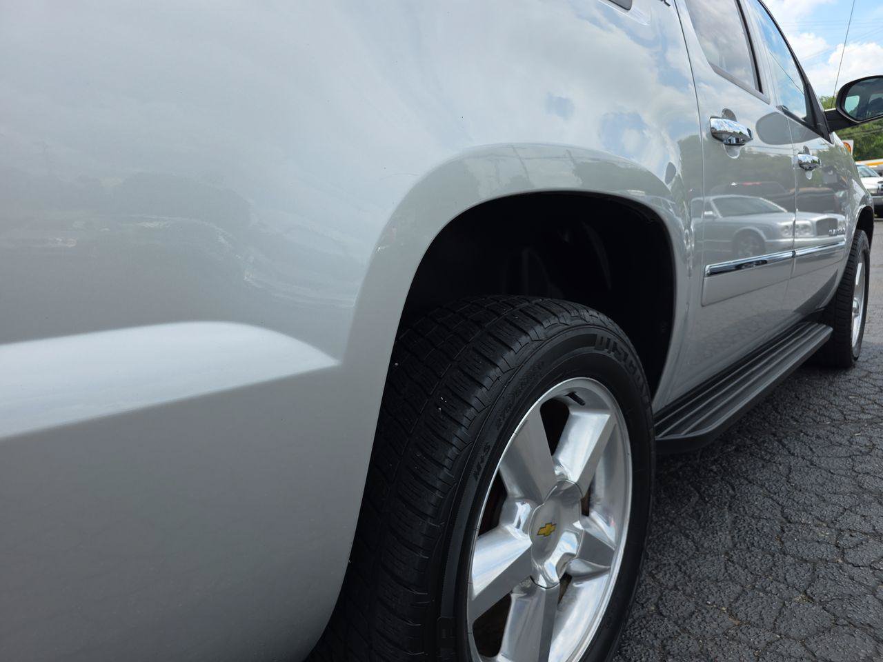 Used 2010 Chevrolet Avalanche LTZ AWD/4WD image 37