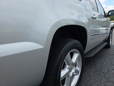 Used 2010 Chevrolet Avalanche LTZ AWD/4WD image 37