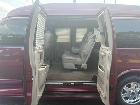 Used 2003 Chevrolet Express 1500 w/ Preferred Equipment Group 4 RWD image 12