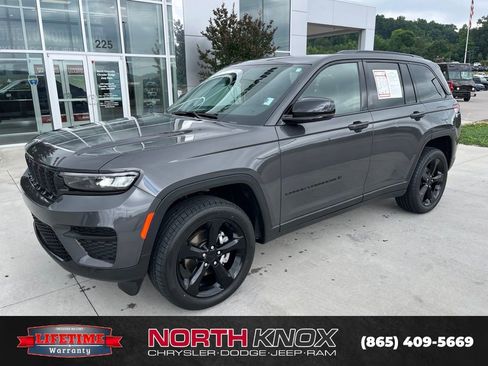 Used 2025 Jeep Grand Cherokee Altitude AWD/4WD image 1