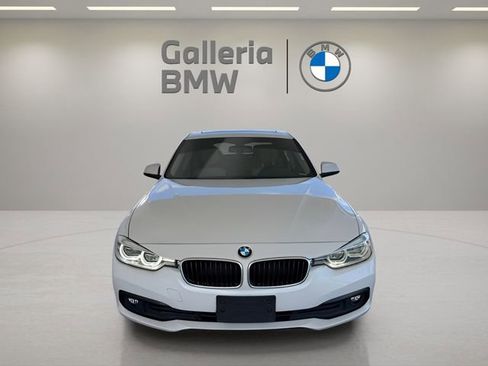 Used 2018 BMW 320i Sedan w/ Premium Package image 3