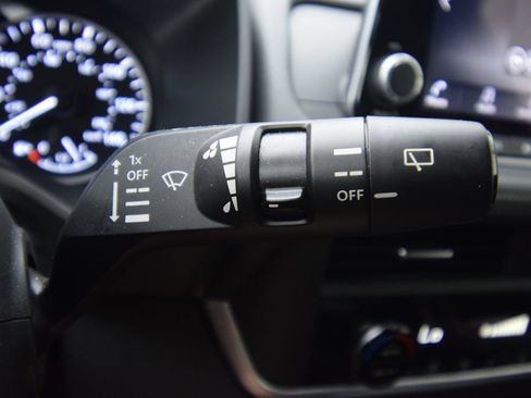 Used 2025 Nissan Rogue SV AWD/4WD image 33