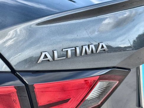 Used 2025 Nissan Altima 2.5 SV FWD image 30