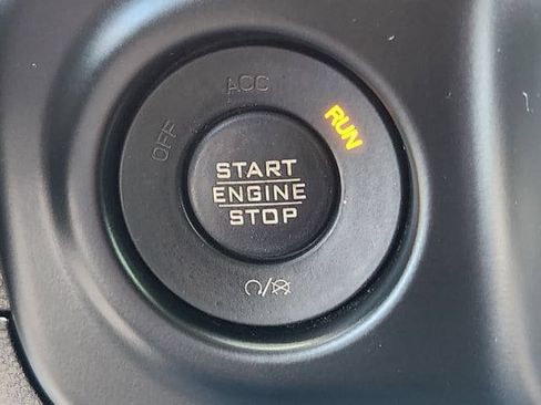 Used 2018 Jeep Wrangler Unlimited Sahara w/ Safety Group AWD/4WD image 19