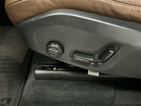 Used 2023 Volvo XC90 B5 Plus image 11