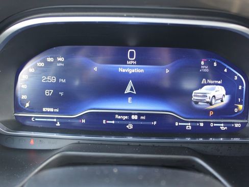 Used 2023 Chevrolet Suburban Premier image 39