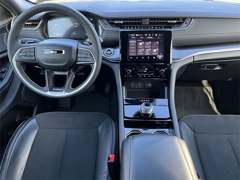 Certified 2023 Jeep Grand Cherokee Altitude image 2