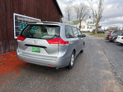 Used 2014 Toyota Sienna L image 8