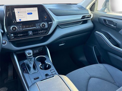 Used 2024 Toyota Highlander LE image 26