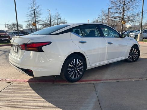 Used 2025 Nissan Altima 2.5 SV image 6