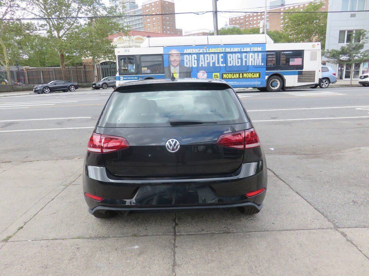 Used 2019 Volkswagen Golf S FWD image 8