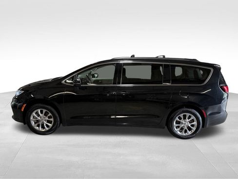 Certified 2023 Chrysler Pacifica Touring-L AWD/4WD image 2