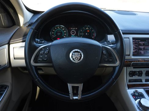 Used 2013 Jaguar XF image 10