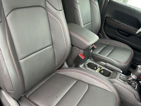 Used 2025 Jeep Wrangler Rubicon w/ Convenience Group image 23