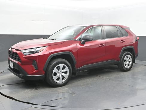 Used 2023 Toyota RAV4 LE FWD image 5