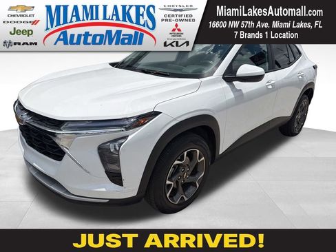 Used 2025 Chevrolet Trax LT w/ Driver Confidence Package FWD image 1
